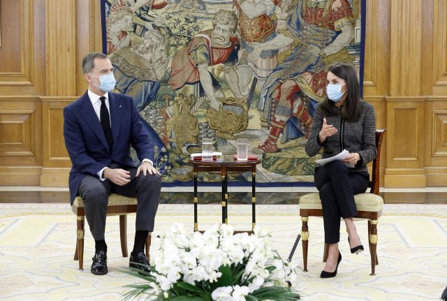 Los Reyes, reunidos con 'talentos jóvenes' en el Palacio de la Zarzuela