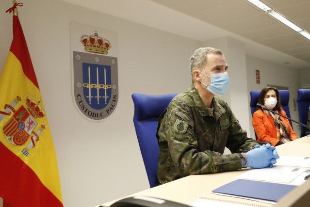 Su Majestad el Rey transmite el reconocimiento del conjunto de la sociedad española a las Fuerzas Armadas por su tarea en la crisis sanitaria y les anima a seguir sin descanso en la tarea allá donde se les necesite en la Base de Retamares, en Pozuelo de A