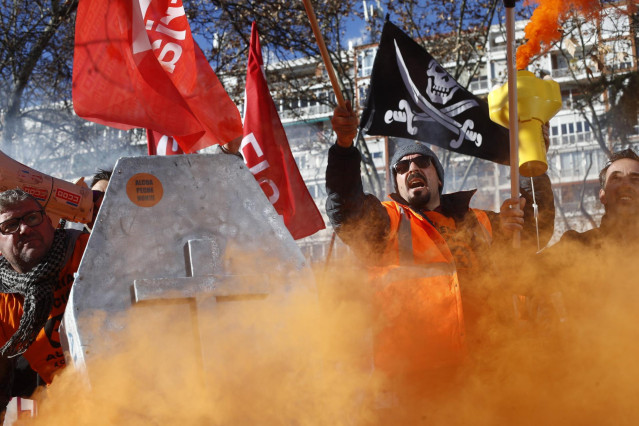 Trabajadores de la empresa productora de aluminio Alcoa en una manifestación en Madrid