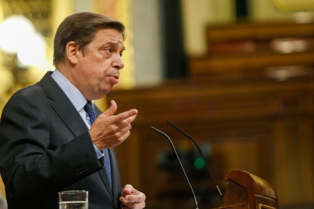 El ministro de Agricultura, Pesca y Alimentación, Luis Planas, en el Pleno del Congreso
