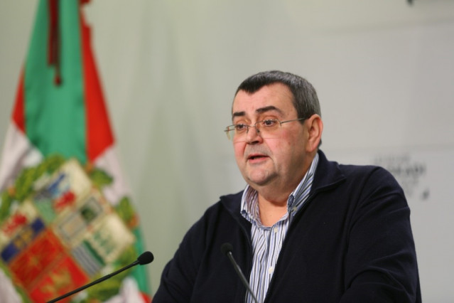 El responsable de Relaciones Institucionales del PNV, Koldo Mediavilla, en una rueda de prensa en Bilbao