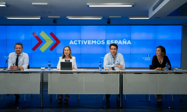 El secretario general del PP, Teodoro García Egea, junto a la vicepresidenta del Congreso, Ana Pastor, y los vicesecretarios Cuca Gamarra y Jaime de Olano, antes de una webinar con más de mil afiliados y cargos del PP. En  Madrid, a 28 de mayo de 2020.