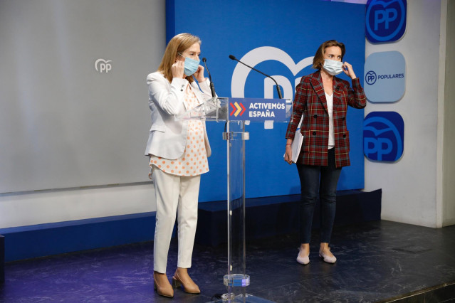 La vicesecretaria de Política Social del PP, Cuca Gamarra, y la vicepresidenta del Congreso, Ana Pastor, ofrecen  una rueda de prensa. En Madrid (España), a 1 de junio de 2020.