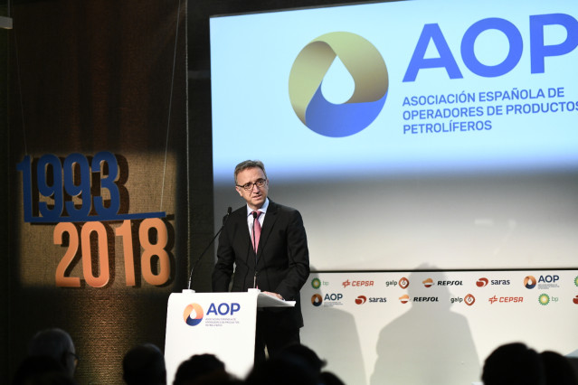 El presidente de AOP, Luis Aires, interviene durante el acto del 25º aniversario de la Asociación Española de Operadores de Productos Petrolíferos.