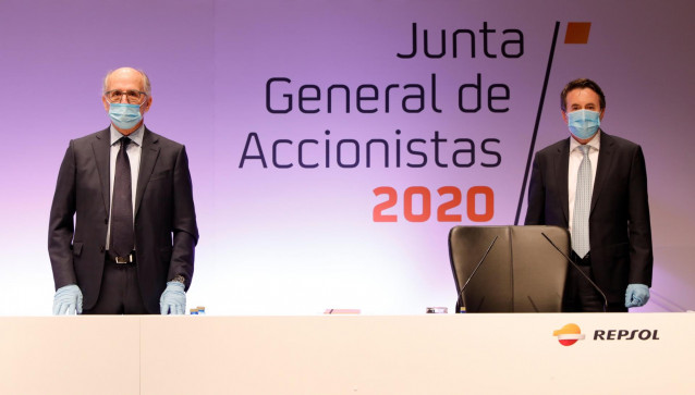 El presidente de Repsol, Antonio Brufau, y el consejero delegado, Josu Jon Imaz, en la junta de accionistas 2020