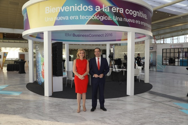 Marta Martínez (IBM) y Gonzalo Gortázar (CaixaBank)