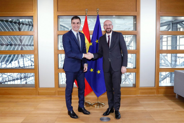 05 February 2020, Belgium, Brussels: President of the European Council Charles Michel (R) shakes hands with Spanish Prime Minister Pedro Sanchez ahead of their meeting at the European Council. Photo: Dario Pignatelli/EU Council/dpa - ATTENTION: editorial