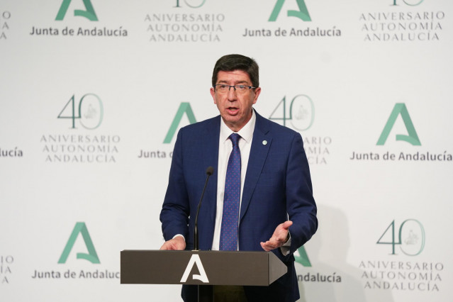 El vicepresidente de la Junta de Andalucía y consejero de Turismo, Regeneración, Justicia y Administración Local, Juan Marín, en rueda de prensa (Foto de archivo).