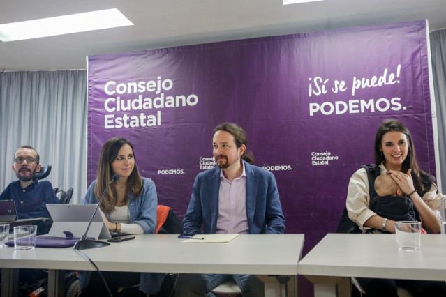 El secretario general de Podemos y vicepresidente segundo, Pablo Iglesias, con los dirigentes Irene Montero, Ione Belarra y Pablo Echenique