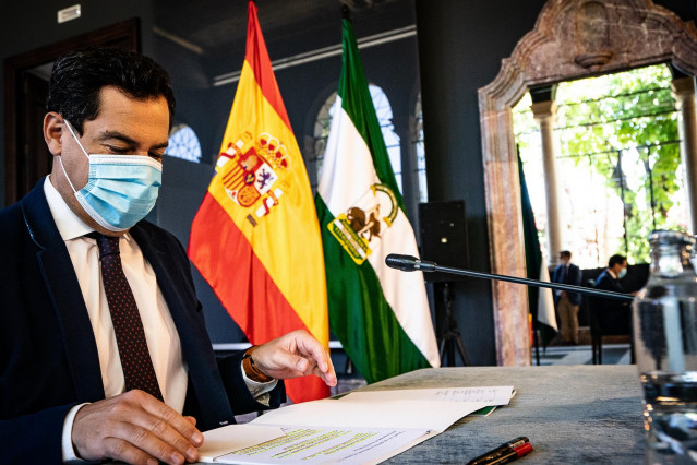 El presidente de la Junta de Andalucía, Juanma Moreno, este sábado en el Palacio de San Telmo.