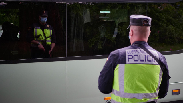 La Policía Nacional continúa realizando controles de movilidad en Pamplona, Navarra, España, a 8 de mayo de 2020.