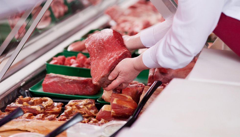 La industria cárnica reitera el estricto cumplimiento de medidas de seguridad tras brotes de coronavirus