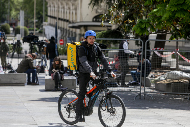Un repartidor de la empresa Glovo