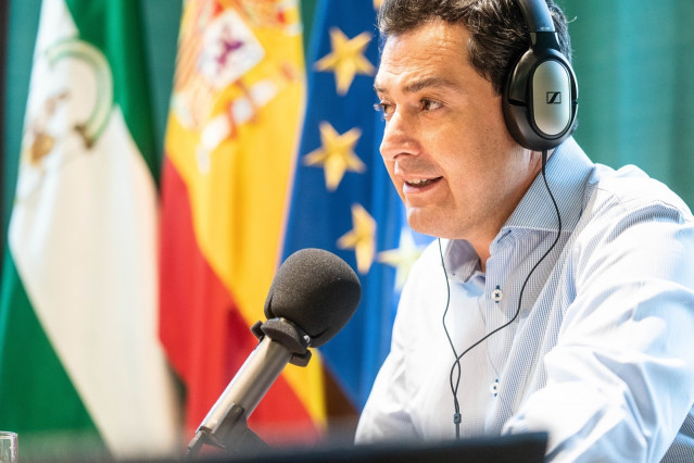 El presidente de la Junta, Juanma Moreno, durante la entrevista