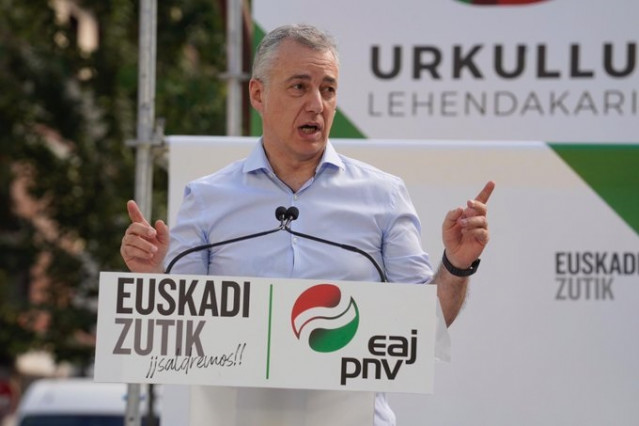 El lehendakari y candidato a la reelección por el PNV, Iñigo Urkullu, en un mitin en llodio (Álava)