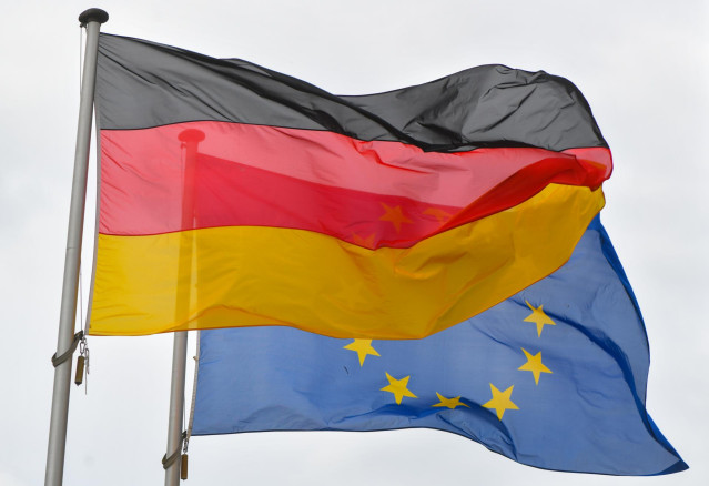 Bandera de Alemania y de la Unión Europea