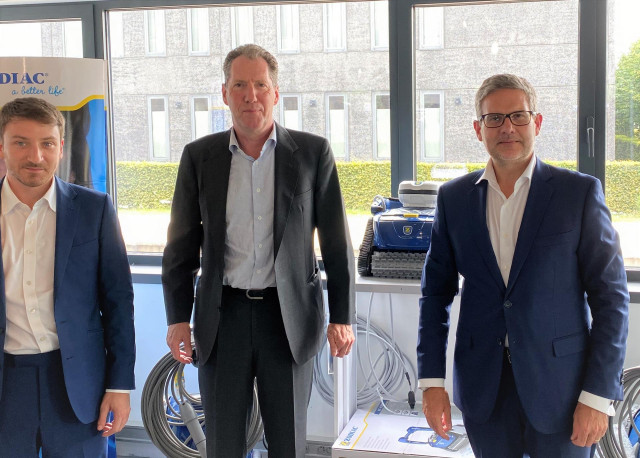 Hugo Manenti, Desarrollo Corporativo y Relación con Inversores en Fluidra; Alain Limauge, Director de Aquafive; y Josep Piera Liria, General Manager Rest of the World en Fluidra