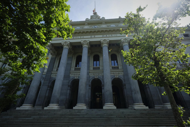 Fachada del edificio de la Bolsa de Madrid