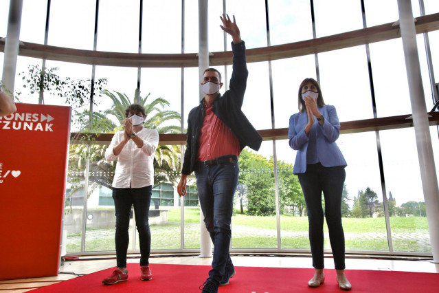 El presidente del Gobierno, Pedro Sánchez; y la candidata socialista a lehendakari de los comicios vascos del 12 de julio, Idoia Mendia