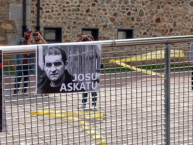 Cartel pidiendo la libertad de Josu Ternera.