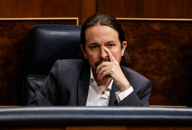 El vicepresidente segundo del Gobierno, Pablo Iglesias, en su escaño en el Congreso de los Diputados.