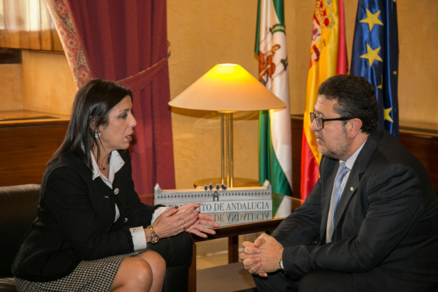 La presidenta del Parlamento, Marta Bosquet, se reune con el líder de Vox en Andalucía, Francisco Serrano, para la propuesta de candidatura a la Presidencia de la Junta de Andalucía. (Foto de archivo).