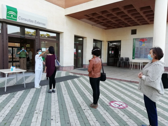 Uno de los accesos al Hospital de Poniente, en El Ejido (Almería)