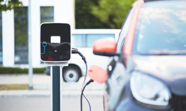 Punto de recarga de un coche eléctrico