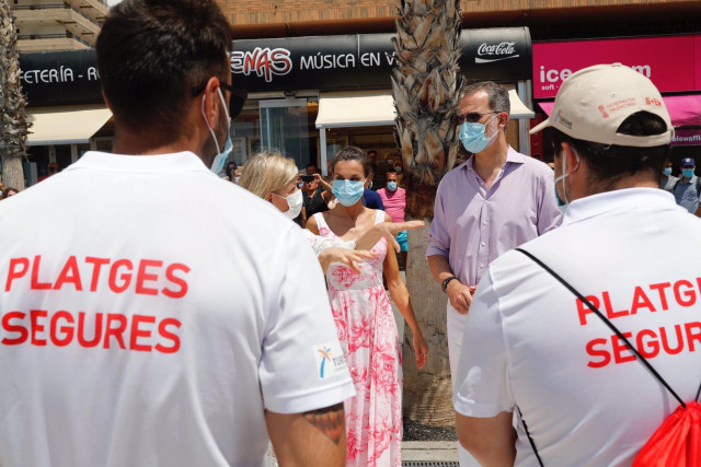 Don Felipe y Doña Letizia visitan la localidad alicantina de Benidorm