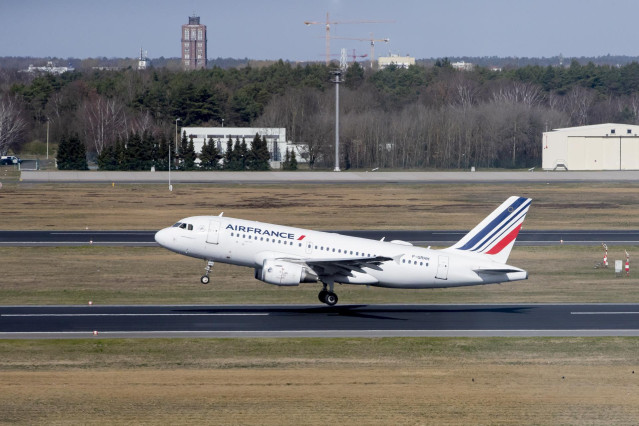 FILED - 16 March 2020, Berlin: A plane of the French airline Air France takes off from Berlin-Tegel (TXL) airport. The French government is prepared to back up Air France with 7 billion euros (7.6 billion dollars) worth of loans and loan guarantees, Econo