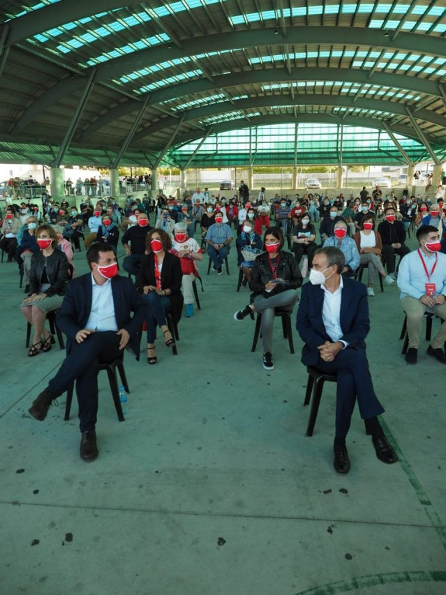 El candidato del PSdeG a la Presidencia de la Xunta, Gonzalo Caballero, y el expresidente del Gobierno José Luis Rodríguez Zapatero en Arteixo (A Coruña)