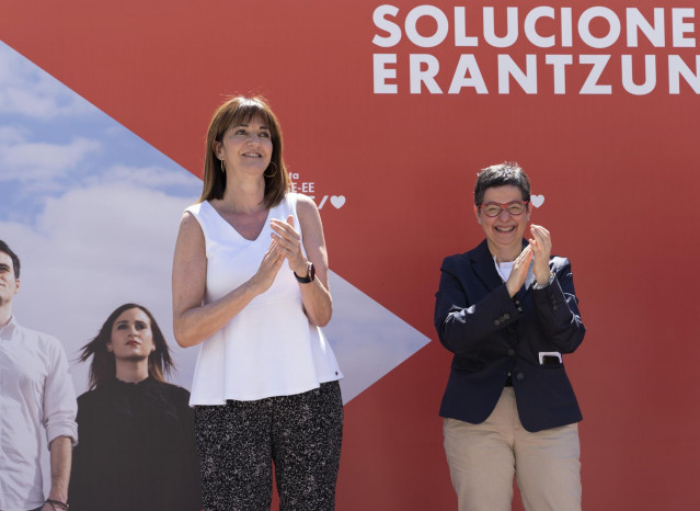 La candidata del PSE, Idoia Mendia, y la ministra de Exteriores, Arantxa González Laya, en un mitin en Irun