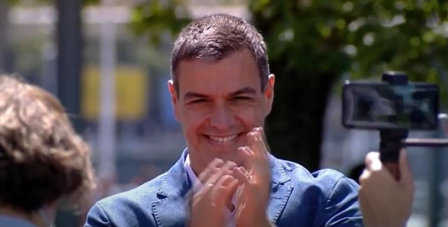 El presidente del Gobierno, Pedro Sánchez, antes del inicio del mitin en Bilbao