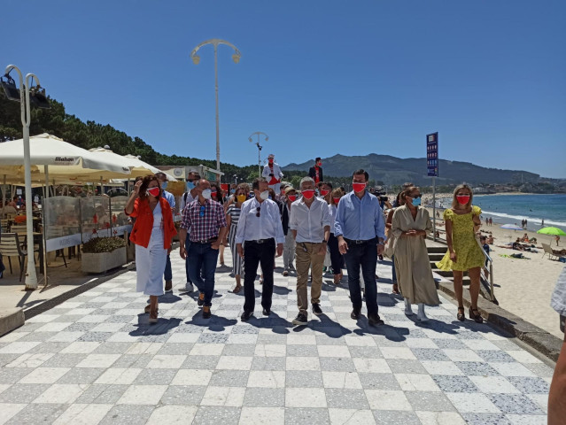 El ministro del Interior, Fernando Grande Marlaska, junto al alcalde de Vigo, Abal Caballero, y el candidato del PSdeG a la Presidencia de la Xunta, Gonzalo Caballero