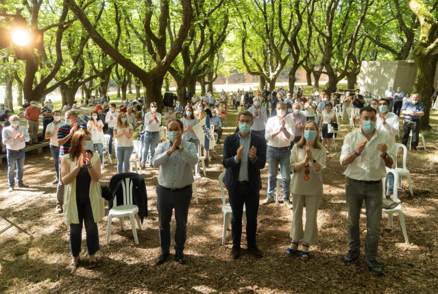El candidato del PPdeG, Alberto Núñez Feijóo, participa en un mitin en Lalín.