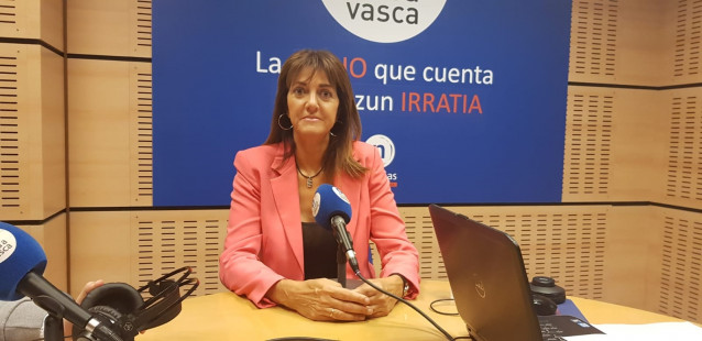 La candidata a Lehendakari del PSE-EE,Idoia Mendia, en Onda Vasca