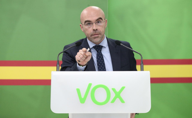 El portavoz del Comité de Acción Política, de Vox Jorge Buxadé, en rueda de prensa