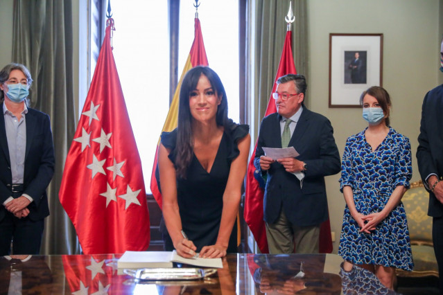 Villacís pone su fu firma en los Pactos de la Villa de Madrid