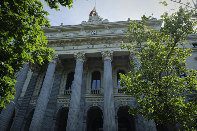 Fachada del edificio de la Bolsa de Madrid