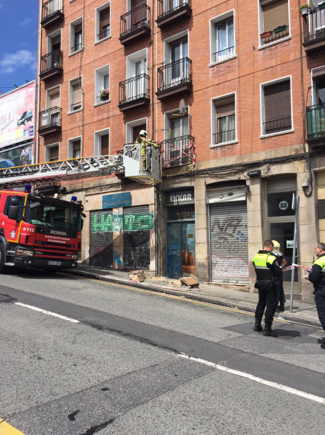 Se derrumba un balcón en la calle García Salazar de Bilbao, sin registrarse heridos