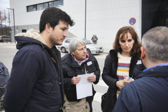 El portavoz de Más Madrid en la Asamblea, Pablo Gómez Pèrpinyà, junto con la diputada de Más Madrid, Mónica García