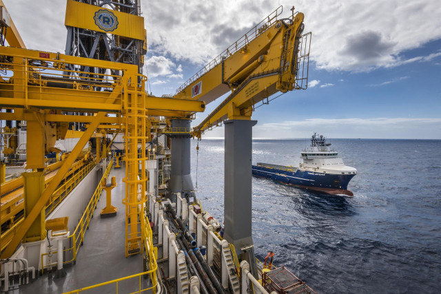 Plataforma petrolífera extracción de petroleo prospecciones repsol hidrocarburo recursos gas gasolina diesel