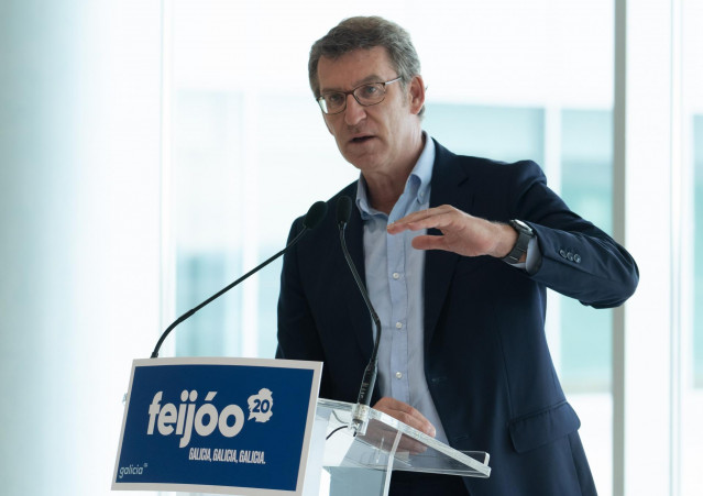 El presidente de la Xunta y candidato a la reelección, Alberto Núñez Feijóo, en un mitin en Vigo, horas antes del inicio de la campaña electoral para los comicios del 12 de julio de 2020.