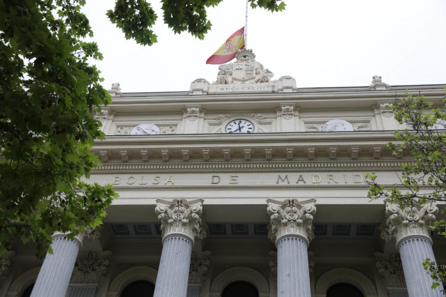 Fachada del edificio de la Bolsa de Madrid