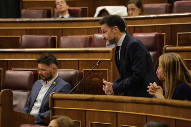 El portavoz adjunto de Ciudadanos en el Congreso de los Diputados, Edmundo Bal, intervieniendo desde su escaño durante una sesión de control al Gobierno.