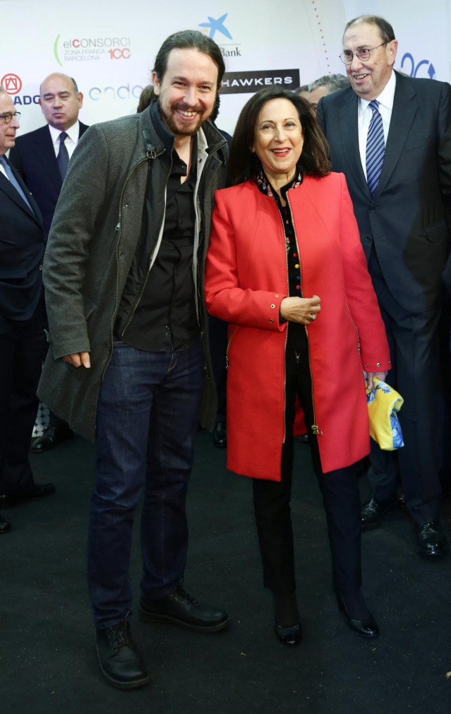 El secretario general del Podemos Pablo Iglesias y la ministra de Defensa Margarita Robles acuden a la cena conmemorativa del XX aniversario del diario La Razón