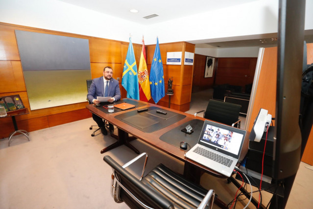 El presidente del Principado, Adrián Barbón, durante la reunión telemática del Consejo de Gobierno