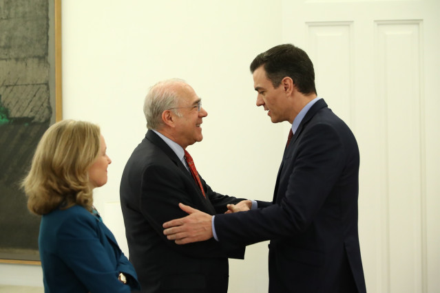 Pedro Sánchez, Nadia Calviño y Ángel Gurría (OCDE)