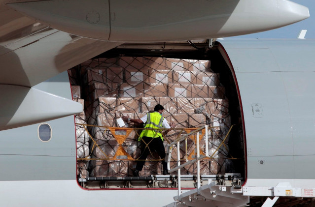 Llegada de un nuevo avión con material sanitario a la Comunitat Valenciana