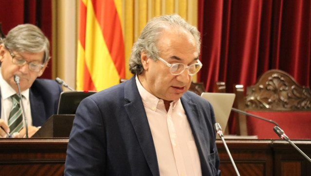 El cnseller de Educación, Martí March, en el Parlament.